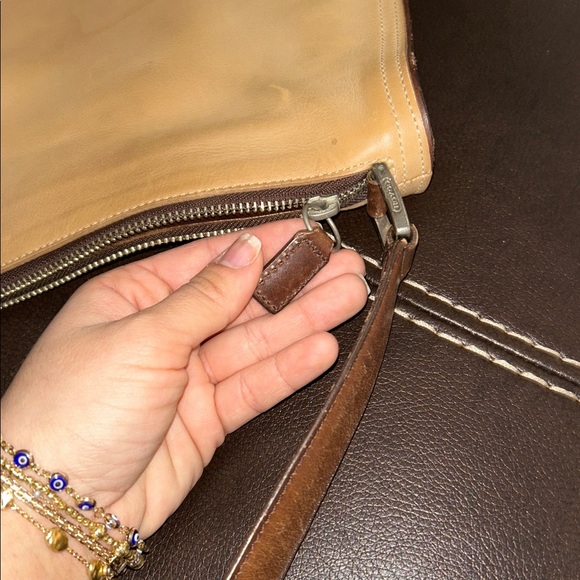 Vintage Coach Monterey Zip 6143 Tan Leather Shoulder Bag 1999 Trapeze - Picture 9 of 10